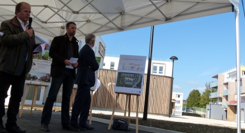 Philippe VIONNET, architecte, et Florent DURUPT, ingénieur technique - C3B pour la présentation du concept architectural et technique