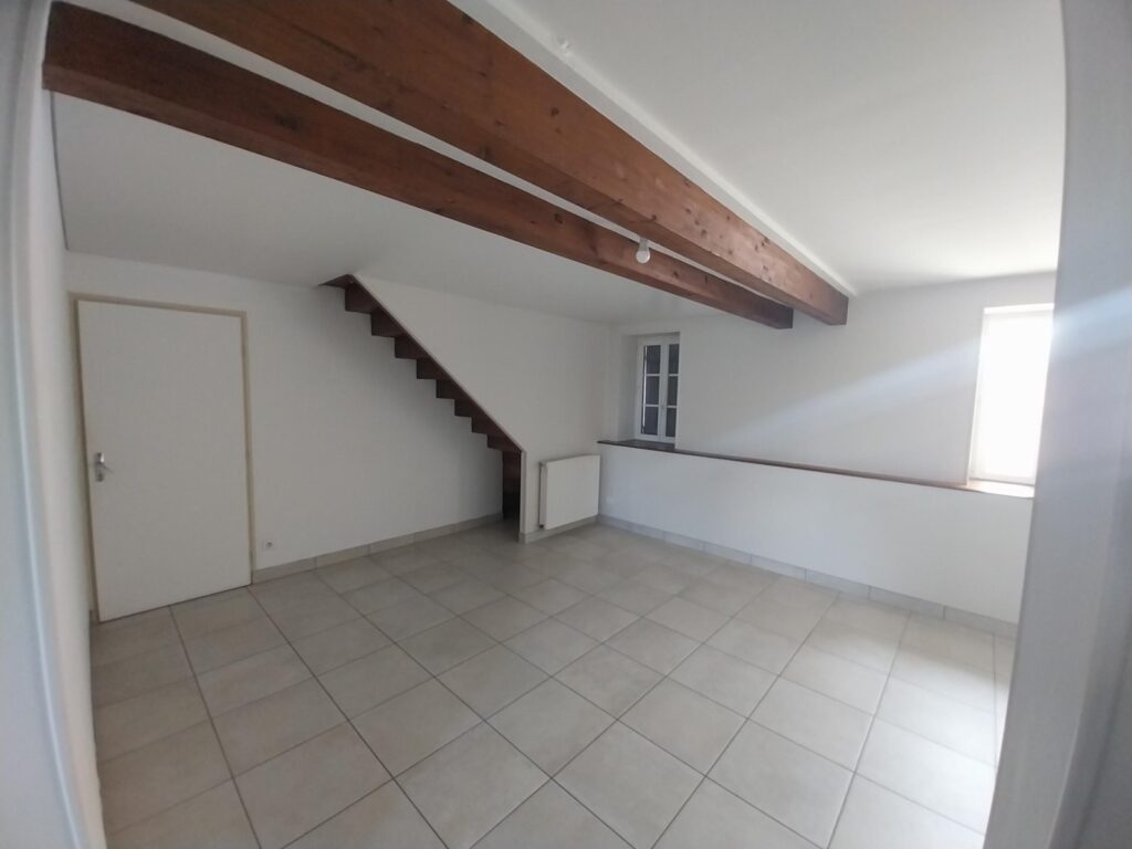 photo 01322 00001 00001 00004 9dfc6408 87ed 4533 b207 f96741976b28